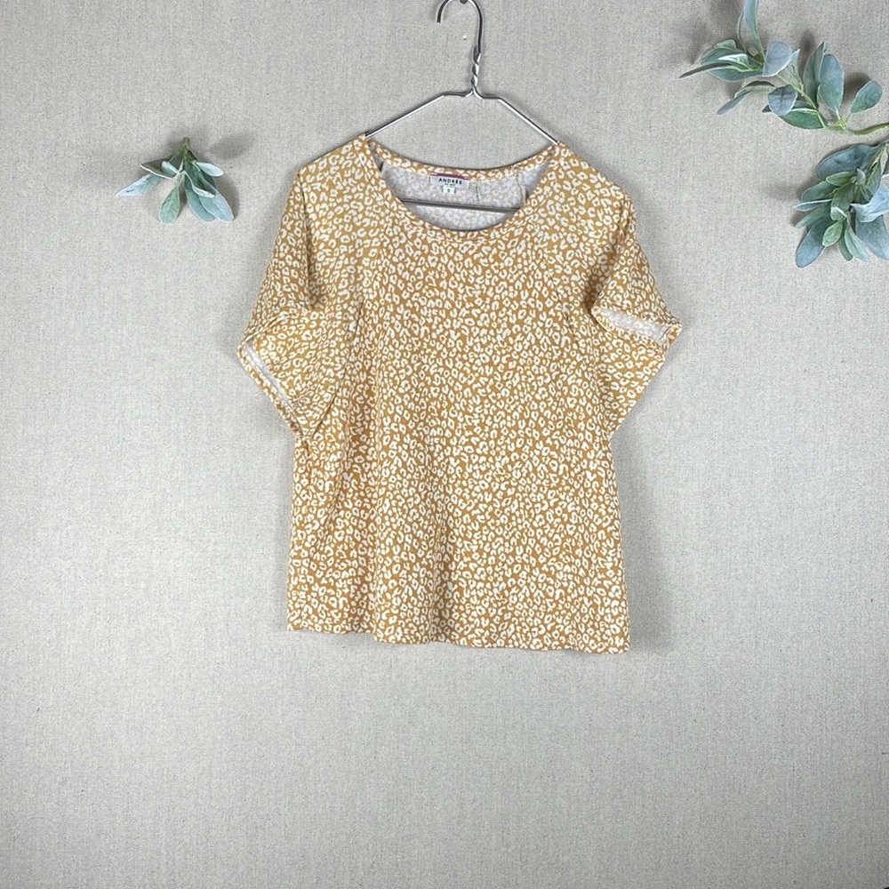Andree By Unit > Short Sleeve Yellow Cheetah Top … - image 1